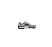 NIKE P-6000 EU:41 Grau