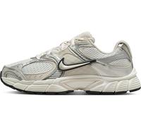 Nike V5 RNR Damen Schuh, Summit White/Sail/Schwarz/Light Orewood Brown, 44 EU