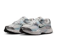 Sneaker NIKE SPORTSWEAR "Nike V5 RNR", Damen, Gr. 39, silber (grau fog, anthrazit, sanftes weiß), Synthetik, Textil, Schuhe Sneaker, inspiriert vom Design des Y2K Nike Vomero 5 (75598932-39) grau fog,