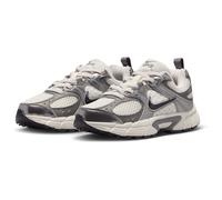 Nike V5 RNR Schuh (jüngere Kinder) - Grau 28.5 HQ6412-003