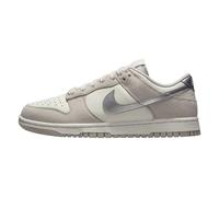 Nike W Dunk Low Damen-Sneaker, Sail Heller Knochen Silber Metallic, 38 EU