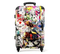 NoBoringSuitcases.com Reisekoffer, Koffer Groß, Hartschalenkoffer Groß, TSA Schloss, Reisekoffer Groß, Koffer Mittelgroß 4 Rollen Leicht, Koffer Mittelgroß (Kunstcollage - Mehrfarbig, 67 cm - 72 L)