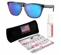 OAKLEY OO9013 Frogskins Crystal Black Rahmen - Prizm Saphhr IRID POLAR Gläser, polarisierte quadratische Form Sonnenbrille mit offiziellem Brillen-Set, kristallschwarz, polarisiert (55 mm), 55 mm