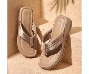 Online-Prominente Flip-Flops Damen Schwammkuchen Plateau Sandalen und Pantoffeln Damen Neue Mode für den Sommer.