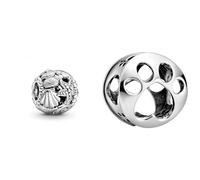 PANDORA Offen gearbeitetes Seestern, Muschel und Herzen Charm Silber, 11 x 11 x 9,8 mm & Offen gearbeiteter Hundepfotenabdruck Charm Sterling-Silber 9 x 11,5 x 11,5 mm (T/H/B)