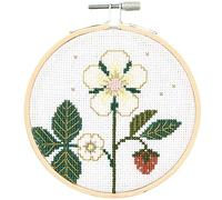 Rico Design Stickpackung gezählter Kreuzstich "Erdbeerblüte" - Bild im Stickrahmen