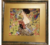 RIOLIS 1226 Dame mit Fächer nach dem Gemälde von G. Klimt Kreuzstich-Set | 35 x 35 cm, 14 ct weiß Zweigart Aida, 30 Wolle/Acryl Farben, Mittelstufe, Stickvorlage & Nadel inklusive