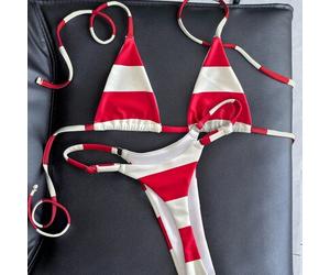 Sexy rotes und weißes gestreiftes Bikini-Set mit Mikro-Top und String-Höschen, Badeanzug