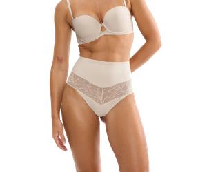 Shapingstring TRIUMPH "Comfort Contour", Damen, Gr. M, beige, Microtouch, Obermaterial: 58% Polyamid, 42% Elasthan, Unterhosen, flache formende Spitze, geringe Bedeckung, leichter Shape-Effekt (611119