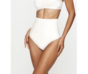 Shapingstring TRIUMPH "Shape Smart", Damen, Gr. M, ecru weiß, Microtouch;Microfaser, Obermaterial: 54% Elasthan, 46% Polyamid, körpernah, Unterhosen, glättend und schmeichelnd, leichte, unsichtbare Sl