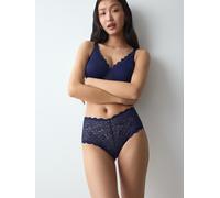 Slip TRIUMPH "Amourette Maxi", Damen, Gr. 46, blau (admiral), Microfaser, Obermaterial: 83% Polyamid, 17% Elasthan, Unterhosen Slip, Stretch-Spitze (52124101-46) admiral