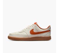 NIKE Court Vision Low Sneaker Herren 100 - sail/campfire orange-gum med brown 40