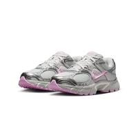 Sneaker NIKE SPORTSWEAR "Nike V5 RNR", Damen, Gr. 43, pink (lt smoke grau, sanftes weiß, photon dust), Synthetik, Textil, Schuhe Sneaker, inspiriert vom Design des Y2K Nike Vomero 5 (91552922-43) lt s