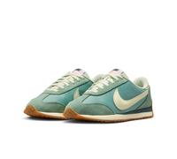 Sneaker NIKE SPORTSWEAR "Pacific", Damen, Gr. 38, grün (steam, coconut milk, mineral slate), Leder, Textil, Schuhe Sneaker, inspiriert vom Design des Nike Cortez (88717551-38) steam, coconut milk, min