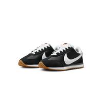 Sneaker NIKE SPORTSWEAR "Pacific (GS)", Mädchen, Gr. 40, schwarz-weiß (schwarz, weiß, iron grau, gum light braun), Leder, Textil, Schuhe Sneaker, inspiriert vom Design des Nike Cortez, für Jugendliche