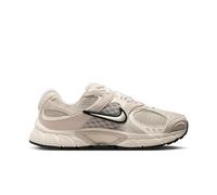 Sneaker NIKE SPORTSWEAR "W V5 RNR", Damen, Gr. 42,5, lt orewood brn, pale ivory, schwarz, Synthetik, Textil, Schuhe Sneaker, inspiriert vom Design des Y2K Nike Vomero 5 (22746642-42,5) lt orewood brn,