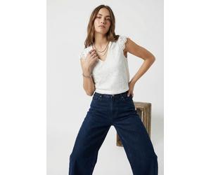 Spitzentop PIECES "PCOLLINE SL LACE V-NECK TOP WVN NOOS", Damen, Gr. XS, weiß (cloud dancer), Spitze, Obermaterial: 90% Nylon, 10% Elasthan, unifarben, regular fit normal, V-Ausschnitt, Tops Spitzento