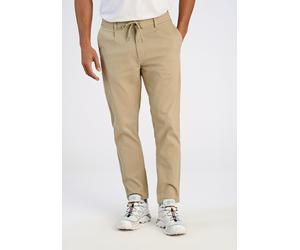 Stoffhose LINDBERGH "Freizeithose Carrot Fit, Cropped", Herren, Gr. L, beige (sand), Obermaterial: 98% Baumwolle, 2% Elasthan, unifarben, Hosen Stoffhose (76175439-L) sand