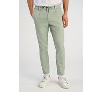 Stoffhose LINDBERGH "Freizeithose Carrot Fit, Cropped Length", Herren, Gr. L, mid grün, Obermaterial: 98% Baumwolle, 2% Elasthan, unifarben, weit, unten schmal, Hosen Stoffhose (51934721-L) mid grün