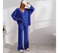 Strickjacke mit überschnittener Schulterpartie und Strickhose mit Schnürung vorne