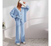 Strickjacke mit überschnittener Schulterpartie und Strickhose mit Schnürung vorne