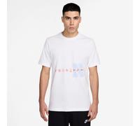 T-Shirt NIKE "U NSW TEE STD CELEBRATE BRAND", Damen, Gr. S, weiß, Obermaterial: 100% Baumwolle, Shirts T-Shirt, für Erwachsene, sportlicher Stil, für Freizeit und Aktivitäten (76632035-S) weiß