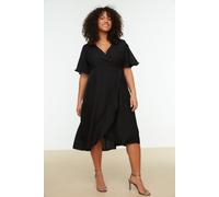 Trendyol Curve Damen Schwarz Einfarbig Midi Kurz Casual A-Linie Große Größen Kleid