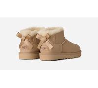 UGG Ultra Mini Bailey Bow Stiefeletten aus Leder,