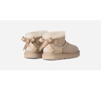 UGG® Ultra Mini Bailey Bow Boot für Kinder in Beige, Größe 32.5 1185920K-SAN-01