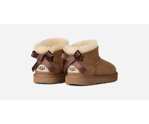 UGG® Ultra Mini Bailey Bow Boot für Kinder in Brown, Größe 35 1185920K-CHE-03