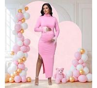 Umstandskleid aus rosa hochgeschlossenem, langärmeligem, enganliegendem Strickstoff mit kontrastierendem Kunstpelz und Schlitz am Saum, langes elegant