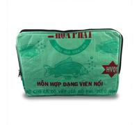 Upcycling Deluxe Laptophülle Sleeve Krob 15" (37 x 26 cm) aus Zement-/ Fischfutter-/ Reissack