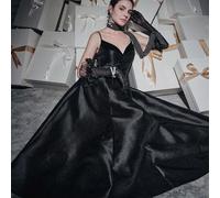 V-Ausschnitt Spaghettiträger elegantes schwarzes Kleid mit ausgestelltem Rock, glänzendes Stoffpatchwork-Taillendesign, anmutiges Kleid