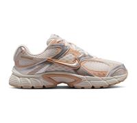 Nike - Women's V5 RNR - Sneaker, Gr. 38, braun (Phantom/Phantom/Chalk/Shimmer)
