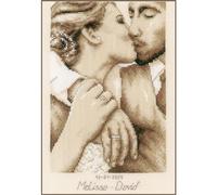 Vervaco Gezählter Kreuzstich Stickpackungen DIY Stickbilder Hochzeitsdeko Liebevoller Kuss Wanddekoration Handarbeit Set für Erwachsene ca. 15 x 24 cm Hochzeitsgeschenk Kreuzstichbilder Set