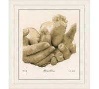 Vervaco Gezählter Kreuzstich Stickpackungen Stickset Baby Geburt Baby's Füßchen Wanddekoration Handarbeit Set für Erwachsene Kreatives Handwerk ca. 22 x 23 cm Geburt Geschenk Hausdeko