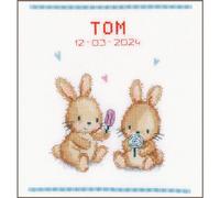 Vervaco Gezählter Kreuzstich Stickpackungen Stickset Baby Geburt Hasen mit Eiscreme Wanddekoration Handarbeit Set für Erwachsene Kreatives Handwerk ca. 19 x 21 cm Geburt Geschenk Hausdeko