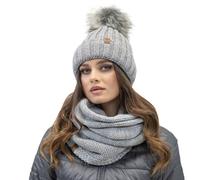 VIVISENCE Trendiges Damen-Set Mütze Mit Kunstpelz-Bommel Und Loop-Schal Aus Warmem Garn Antistatisches Fleece-Innenfutte, Perfekte Passform Mit Logo Aus Öko-Leder Ideal Für, Hellgrau,Einheitsgröße
