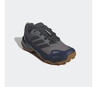 Wanderschuh ADIDAS TERREX "SKYCHASER AX5 GORE-TEX", Herren, Gr. 42, blau (grau four, carbon, shadow navy), Synthetik, Textil, Schuhe Wanderschuh, wasserdicht dank Gore-Tex Membrane (24216858-42) grau