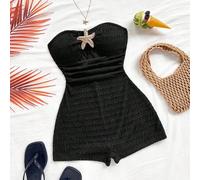 Weißer Neckholder Jumpsuit aus strukturiertem Strickstoff mit Metallakzenten, geeignet für den Strandurlaub