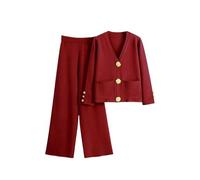 Zweiteiliges Strickset für Damen: Strickpullover, Strickjacke, hochgeschnittene set für Damen: Strickpullover, Strickjacke, hochgeschnittene Hose mit weitem Bein und einreihiger Knopfleiste.